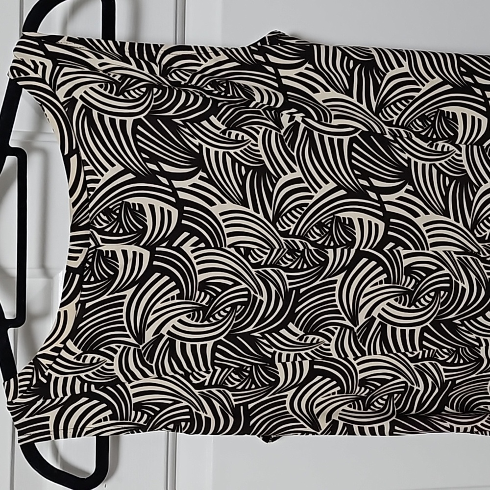 Pretty & Comfy Perceptions Long Poly/Spandex Abst… - image 6